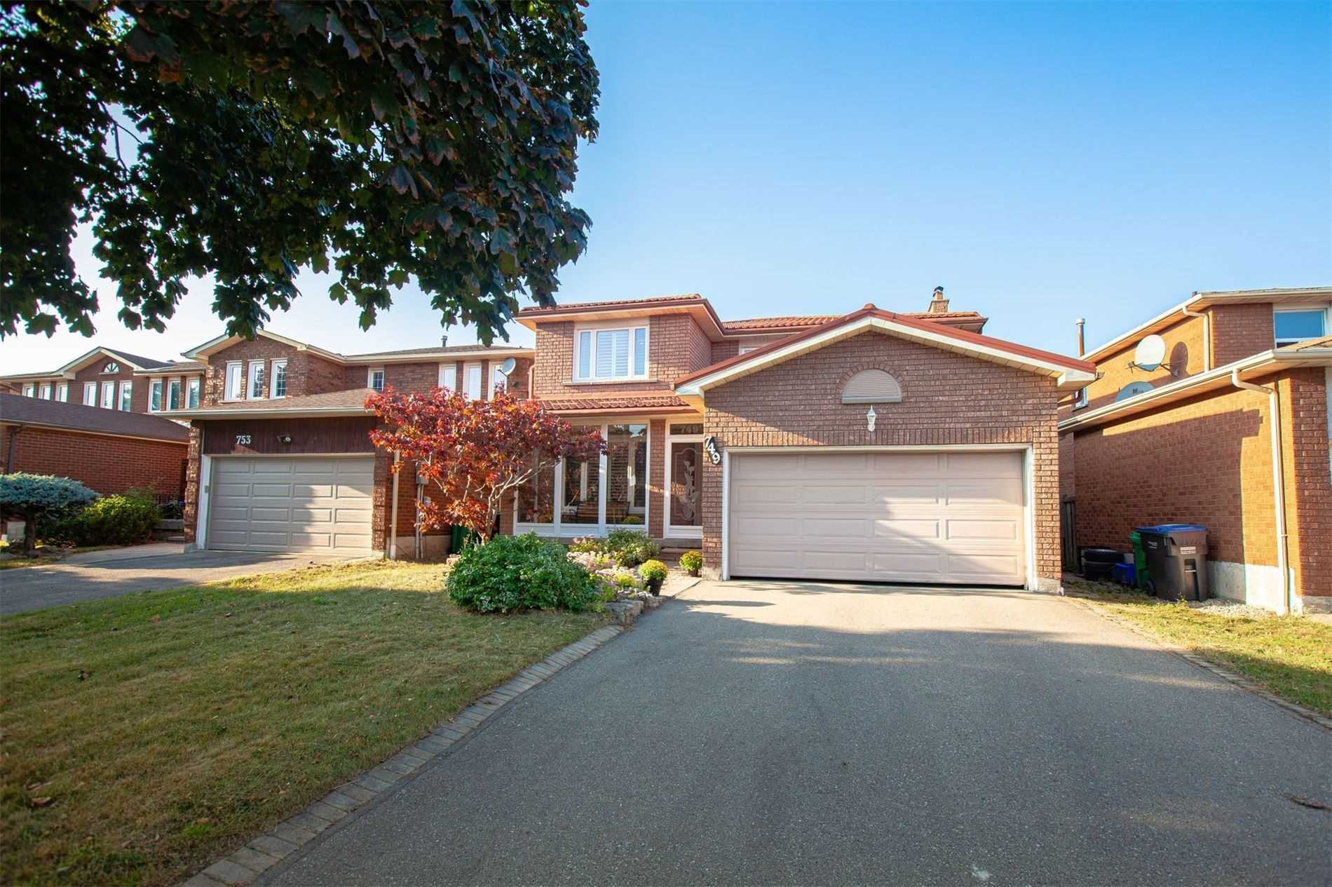 749 Guild Crt密西沙加双车库独立房出售