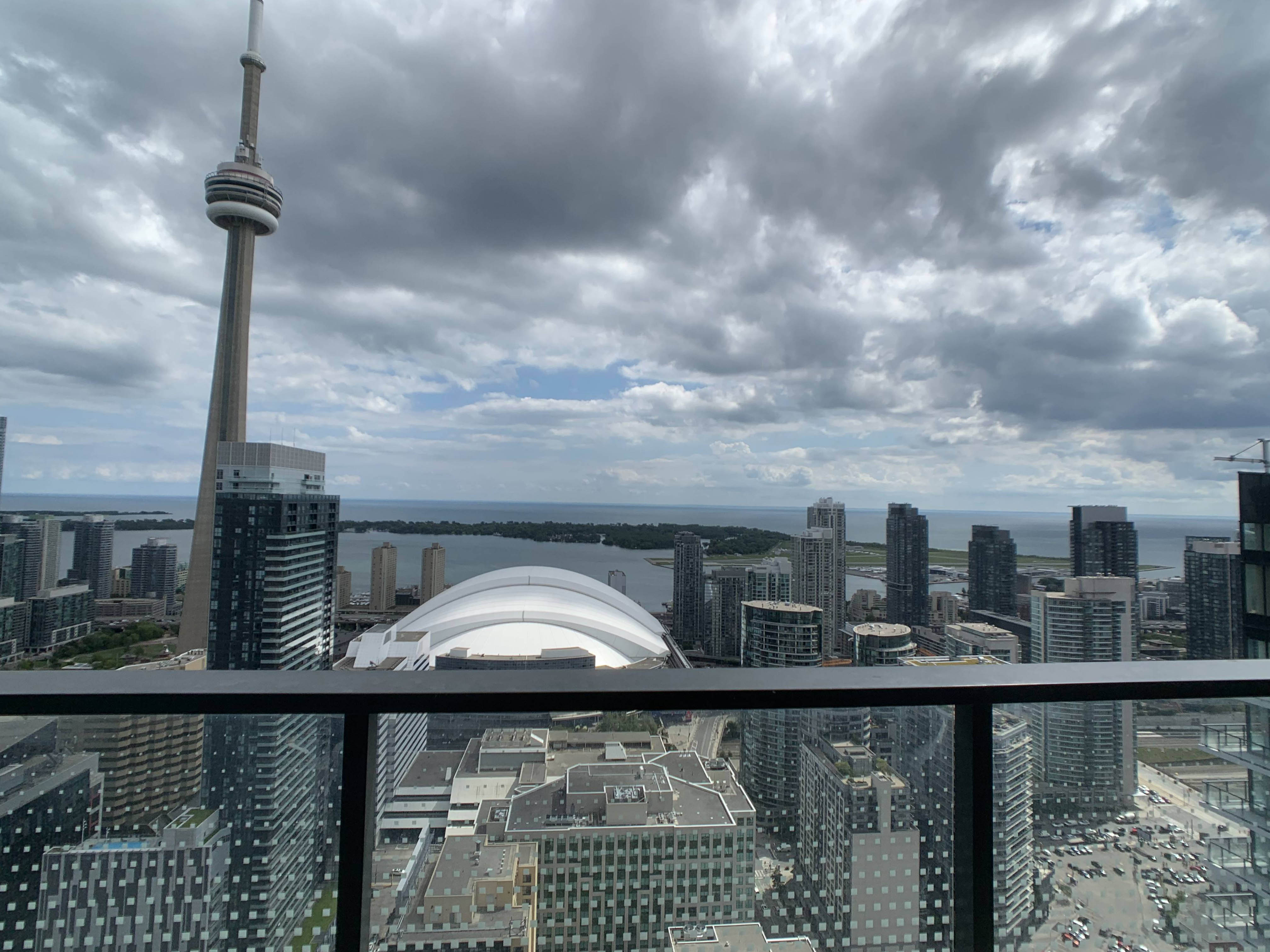 Downtown Toronto 3 Bedroom Condo For Lease: $3,500 - 125 Blue Jays Way On 52 Floor