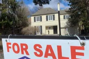 
多伦多房市按下市场回调键：价格下滑、库存激增、风险暴露