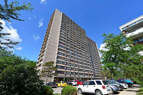 
100 Leeward Glenway Midtown Toronto