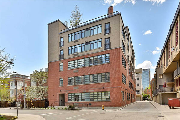 10 Wellesley Pl Toronto