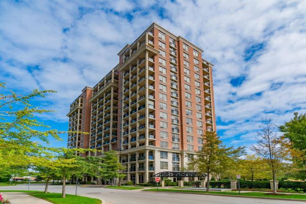 
1105 Leslie St North York Toronto            