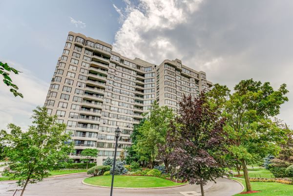 1131 Steeles Ave W Toronto