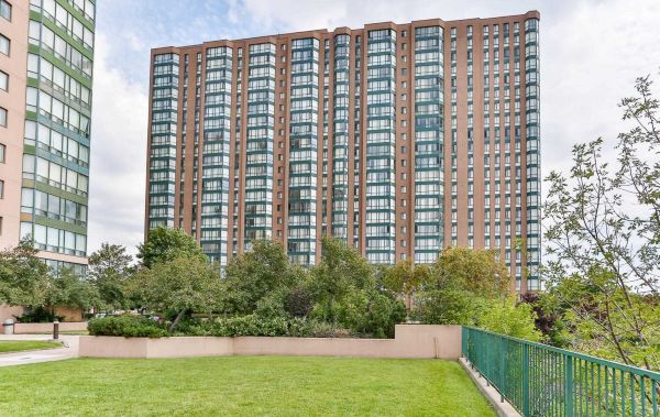 
145 Hillcrest Ave  Mississauga            