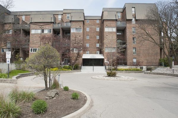 
16 Elgin St  Markham