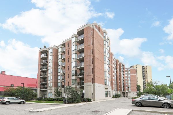 
2088 Lawrence Ave W North York Toronto