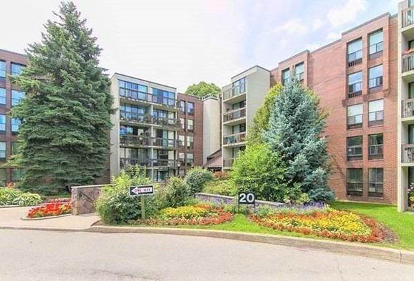 
20 Fashion Roseway Way North York Toronto            