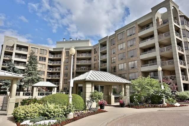 
215 The Donway W North York Toronto