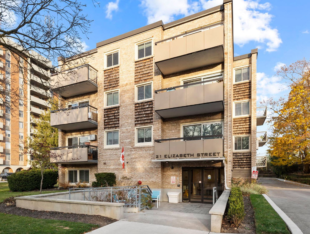 
21 Elizabeth St  Richmond Hill