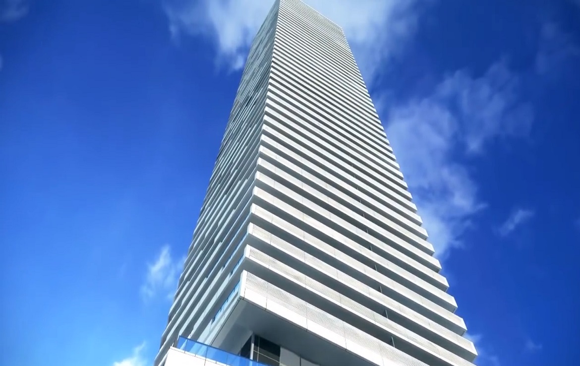 2221 Yonge St Toronto