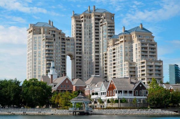 
2287 Lake Shore Blvd W Etobicoke Toronto