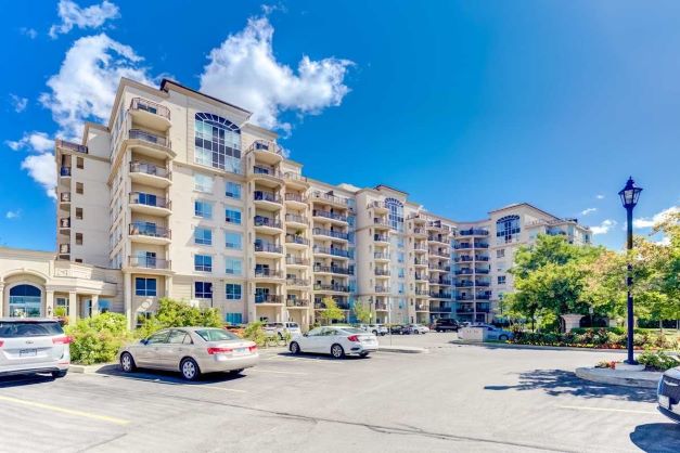 
2 Maison Parc Crt  Vaughan