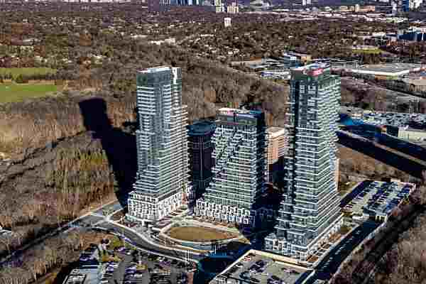 30 Inn On the Park Dr Toronto