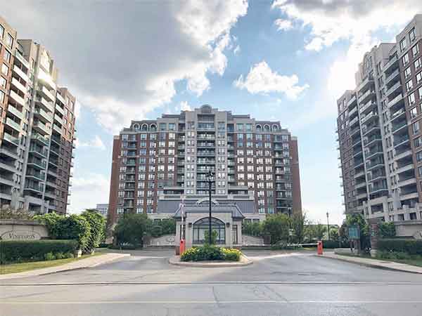 
330 Red Maple Rd  Richmond Hill            