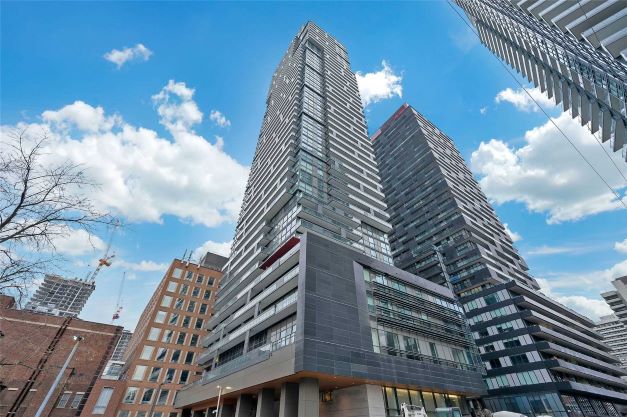 39 Roehampton Ave Toronto