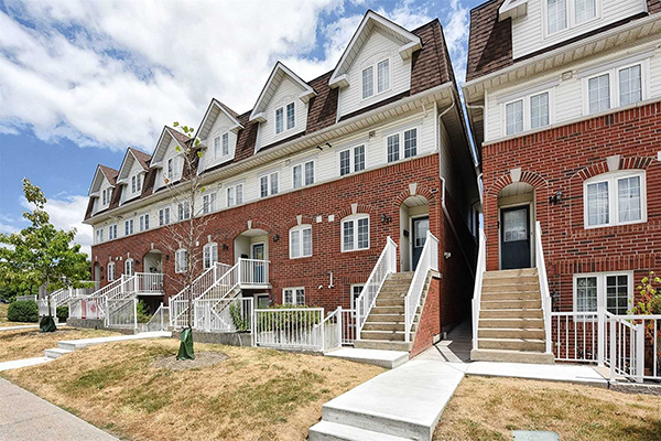 
593 Kennedy Rd Scarborough Toronto