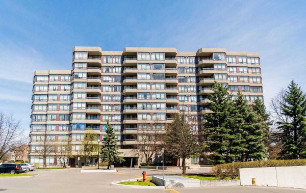 
81 Townsgate Dr  Vaughan            