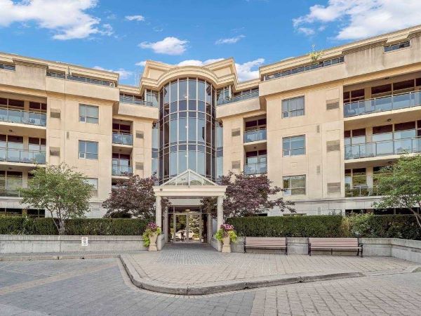 
8201 Islington Ave  Vaughan