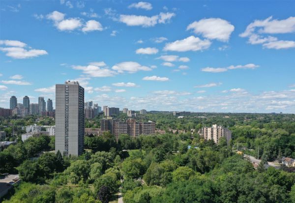 86 Dundas St E Mississauga