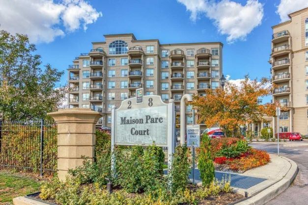 
8 Maison Parc Crt  Vaughan