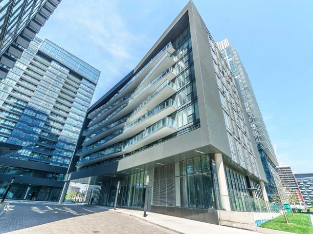 90 Queens Wharf Rd Toronto