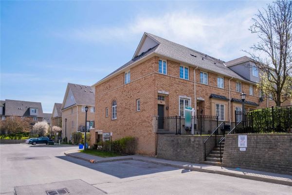 
23 Observatory Lane  Richmond Hill