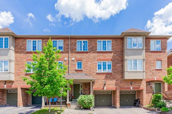 
66 Sandlewood Crt Townhouses Bayview Wellington Aurora