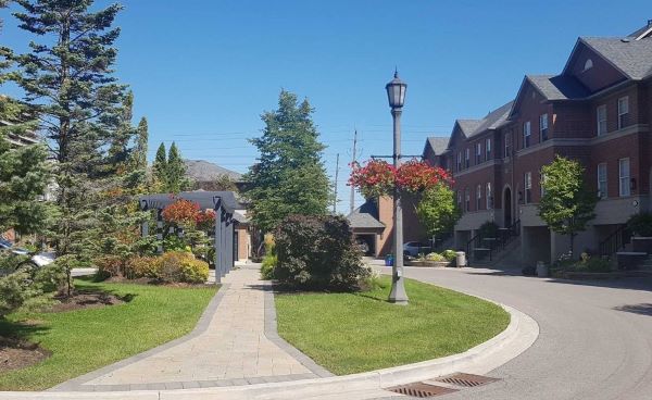 
8038 Yonge St 1998 Vaughan