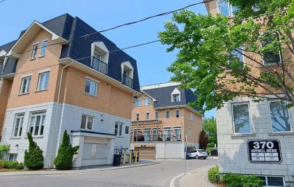 
Hopewell Ave Etobicoke Toronto