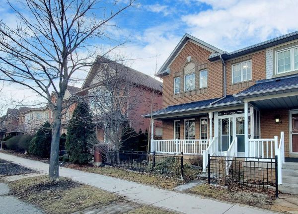 
Carriage Walk Townhomes  Aurora