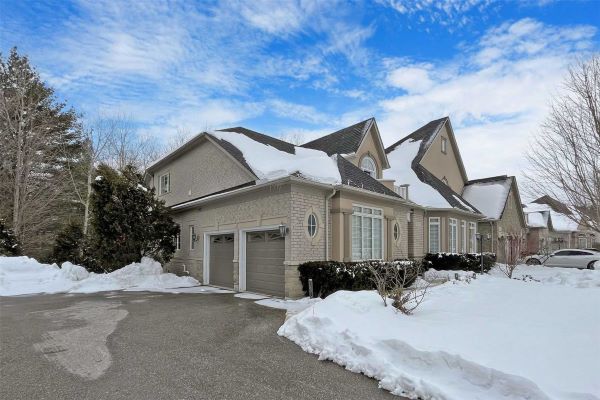 
Stonecliffe Cres  Aurora