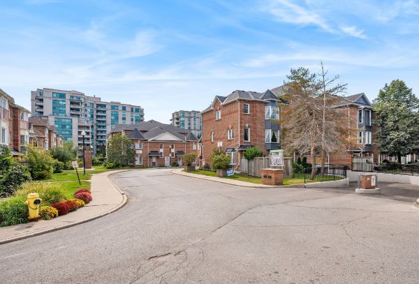 
151 Townsgate Dr  Vaughan