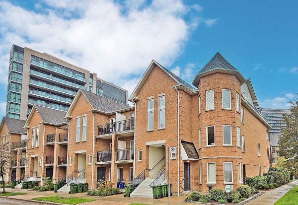 
Aerodrome Cres East York Toronto