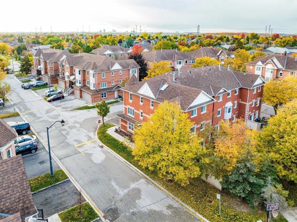 
Edenbridge Dr  Vaughan