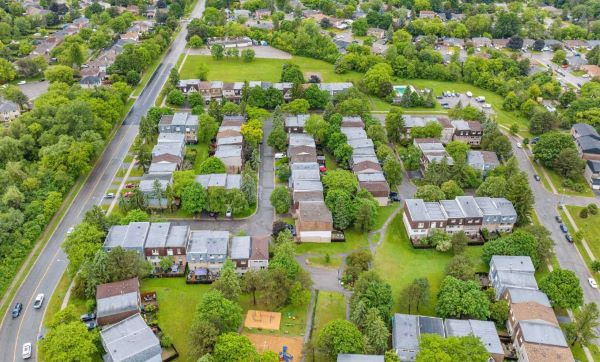 
Poplar Cres Aurora Highlands Aurora