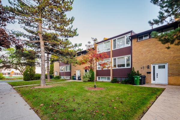 
Cottonwood Dr North York Toronto