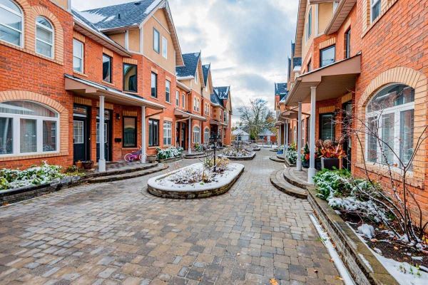 
125 Hall St  Richmond Hill