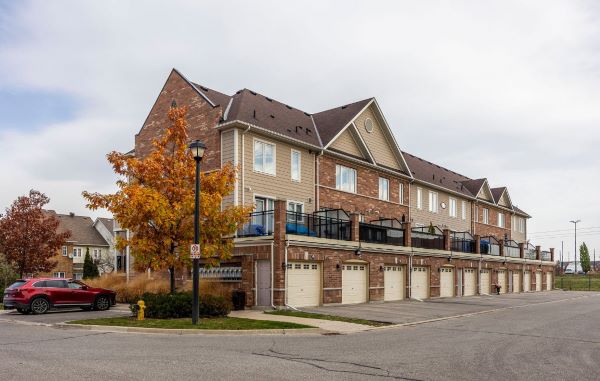 
Walter Dove Crt  Aurora