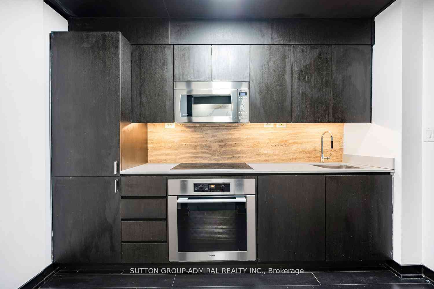 Toronto 共管镇屋