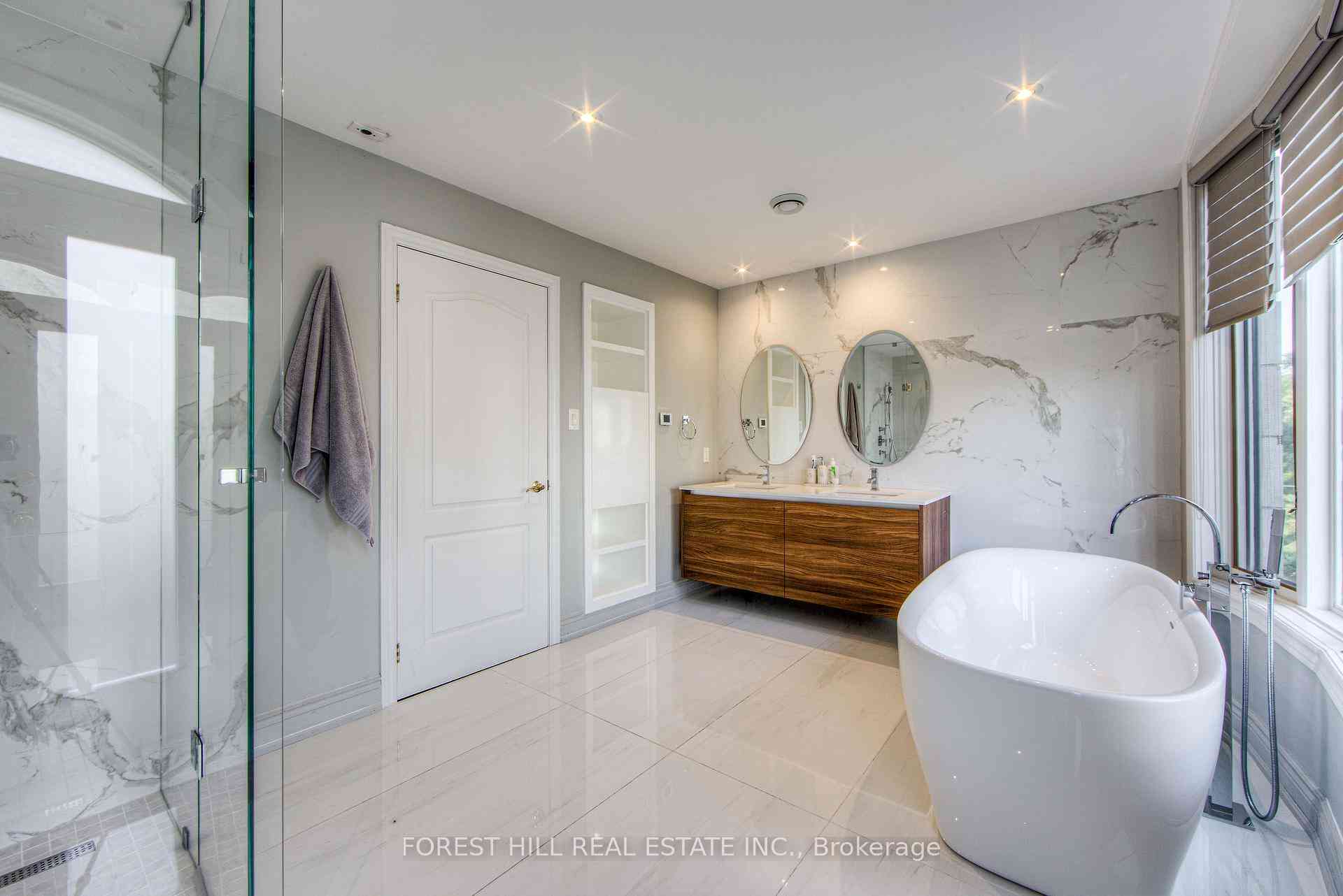 Toronto 共管镇屋