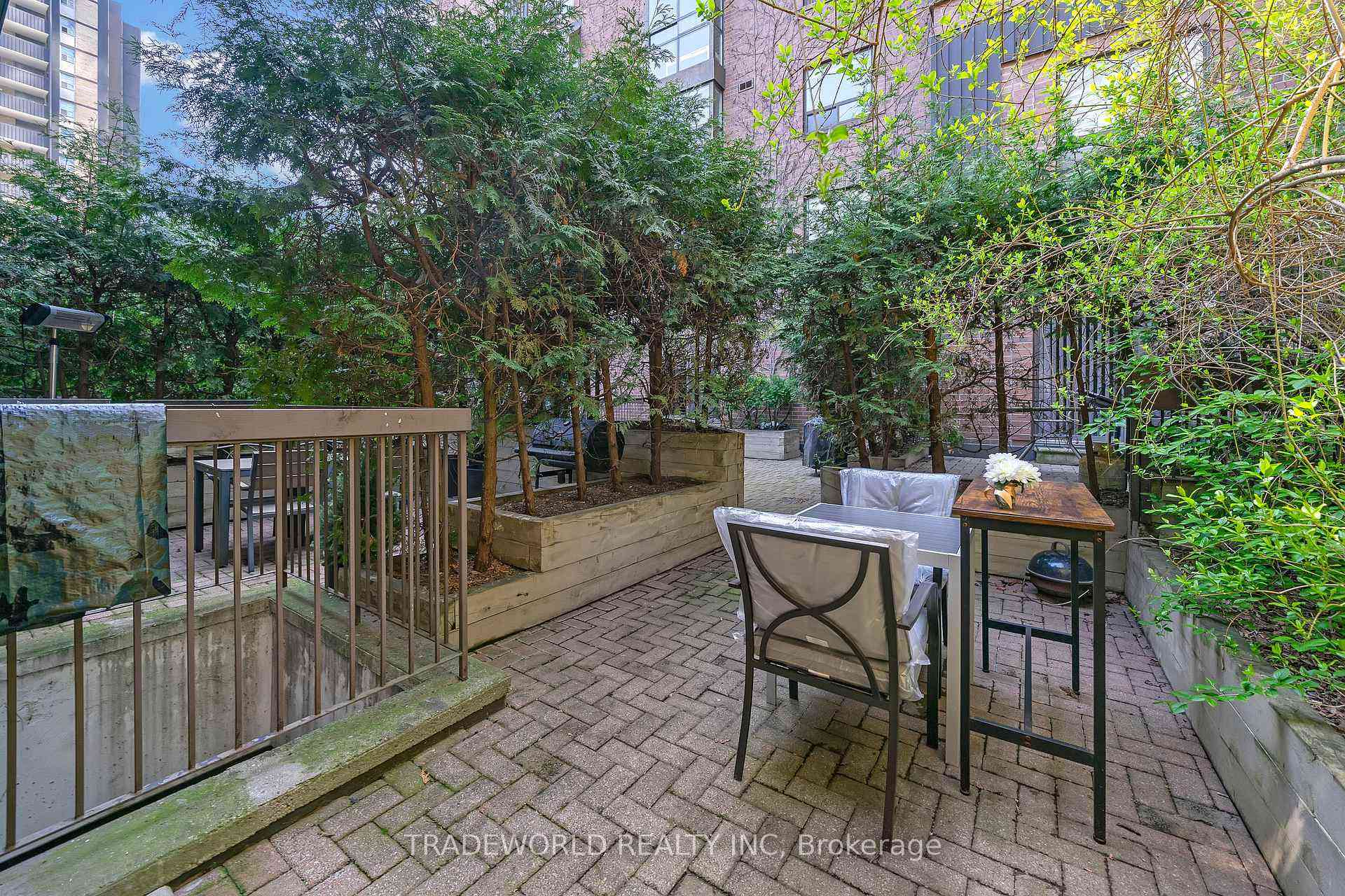 Toronto 共管镇屋