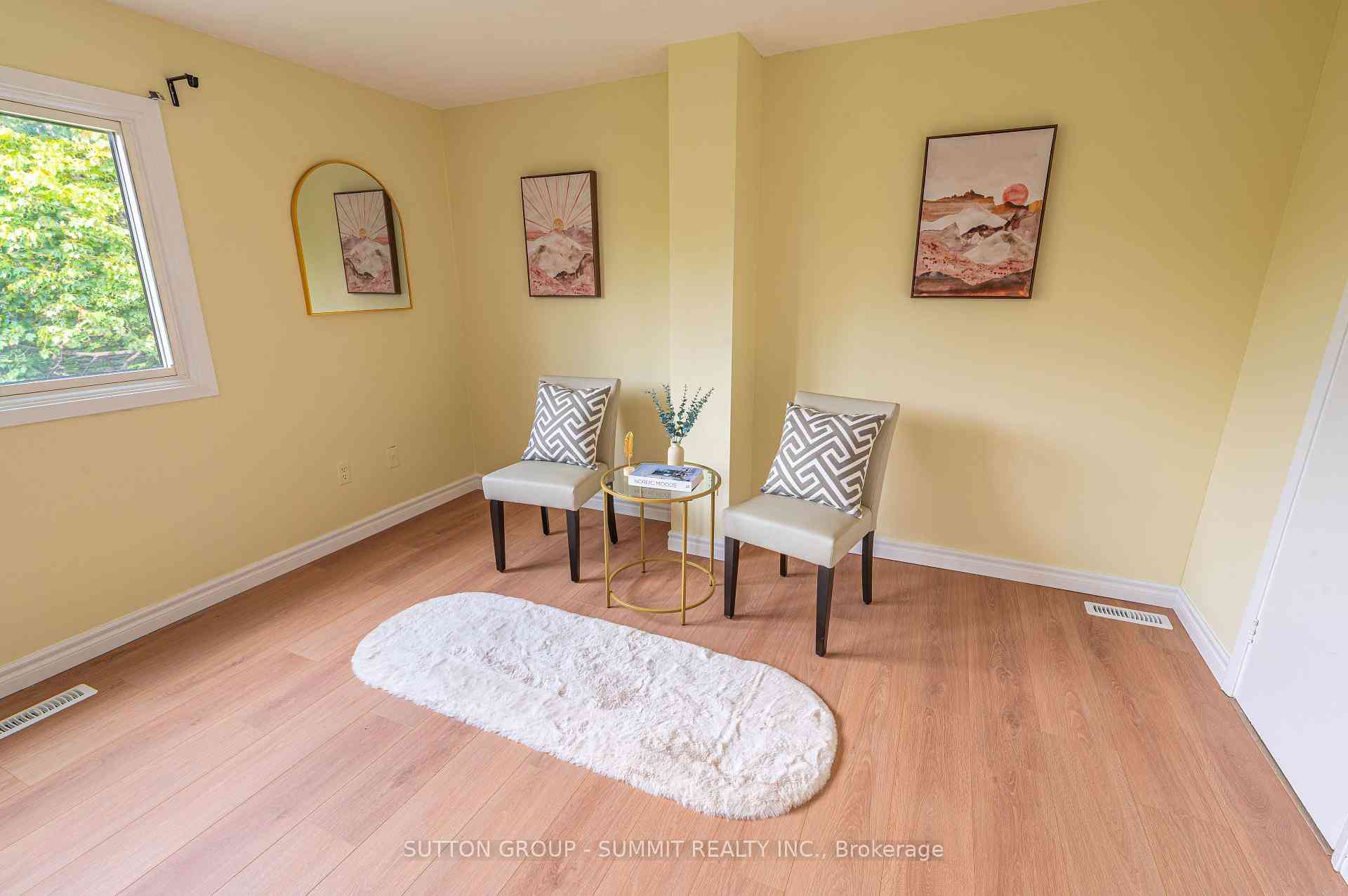 Toronto 共管镇屋