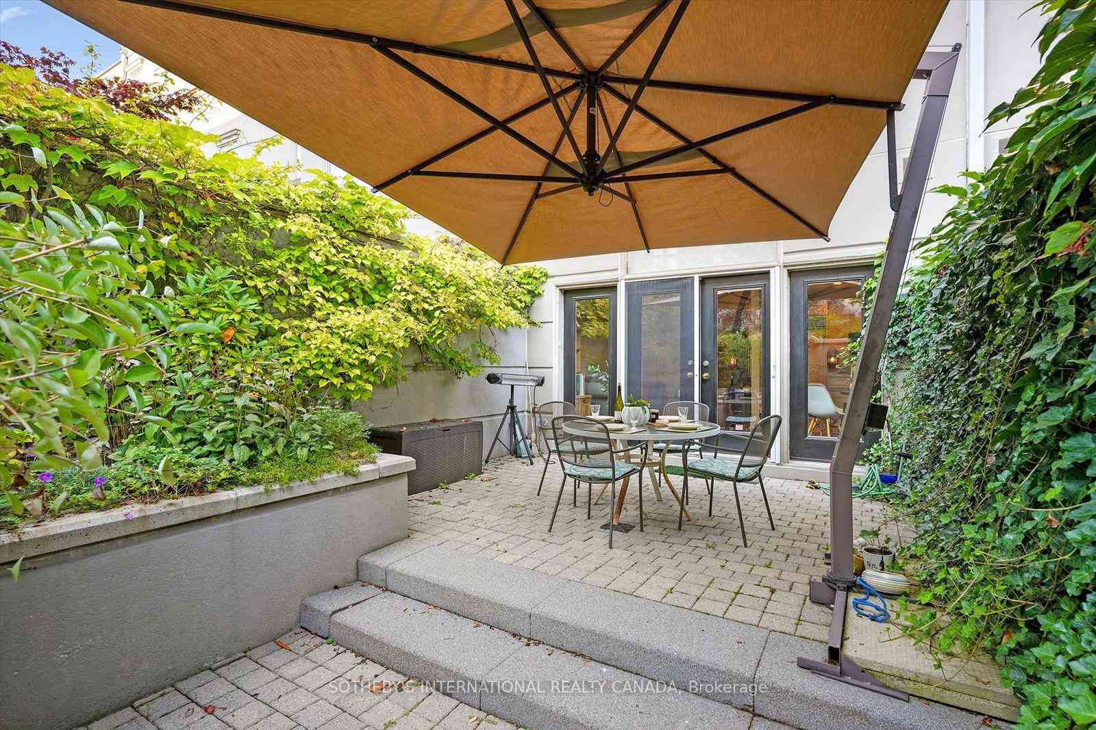 Toronto condo townhouses