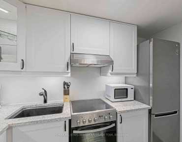 
            #1712-711 Bay St Bay Street Corridor 睡房1卫生间车位, 出售价格424999.00加元                    