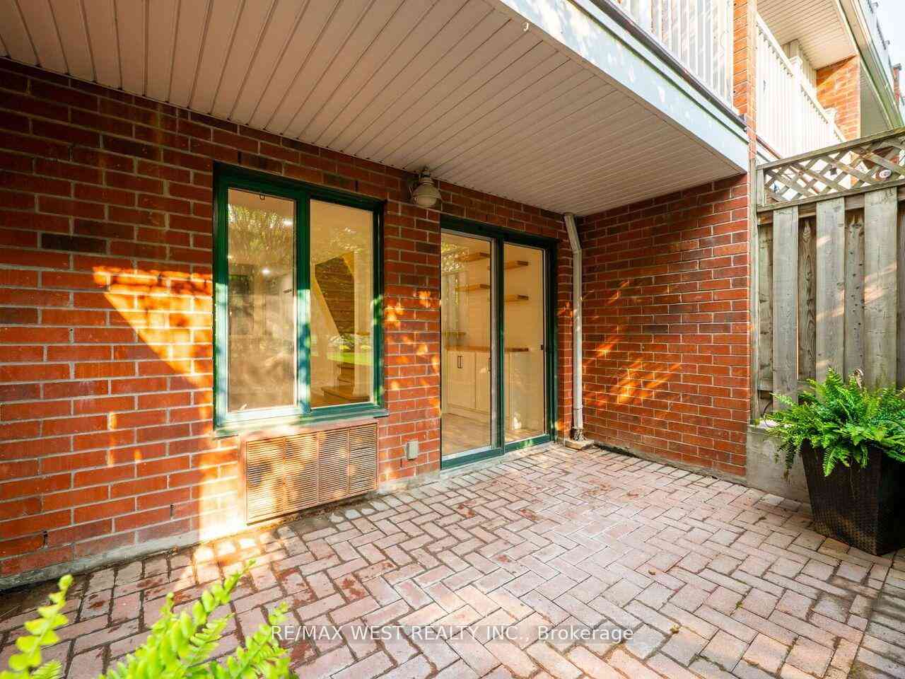 Toronto condo townhouses