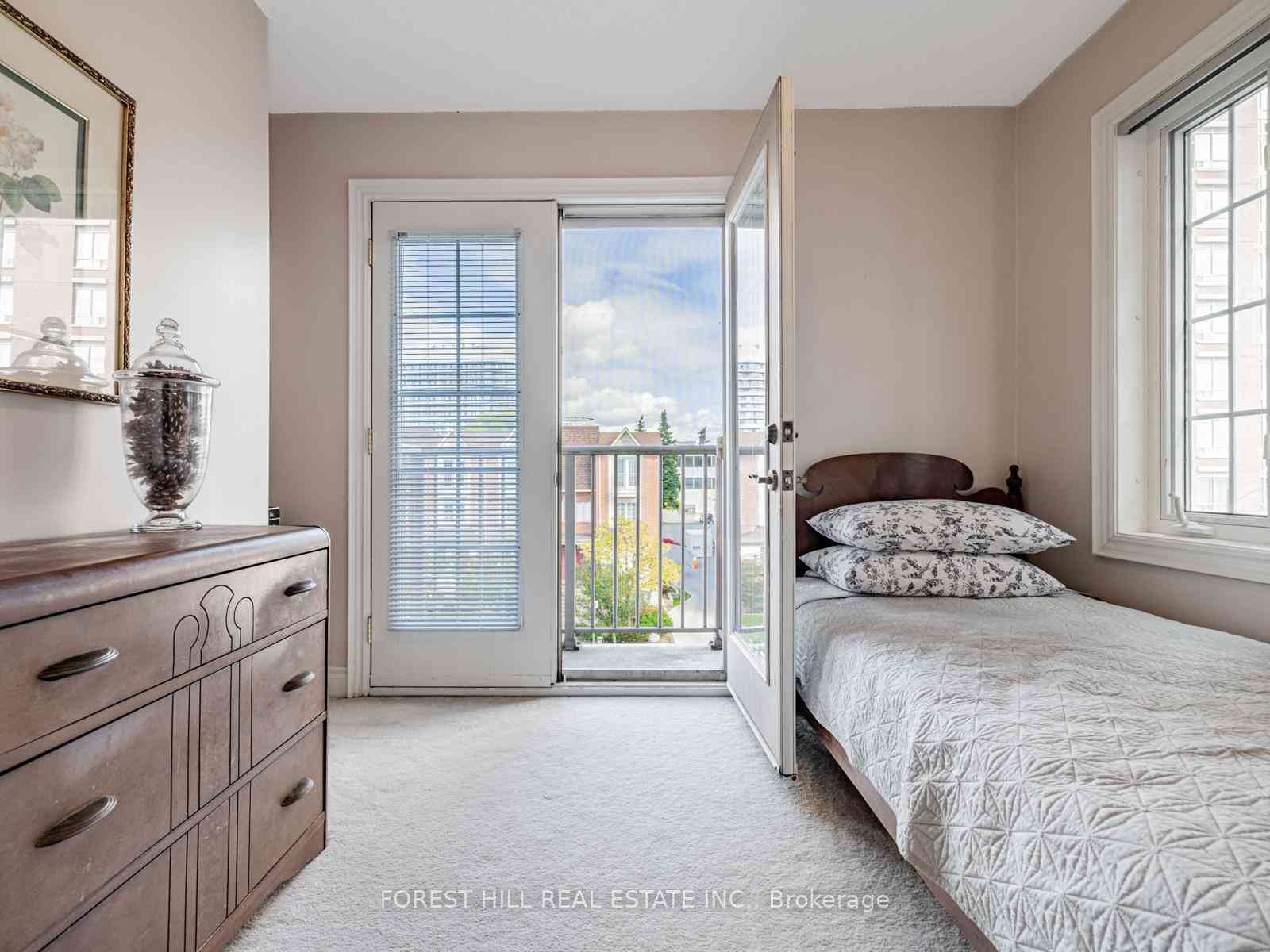 Toronto 共管镇屋