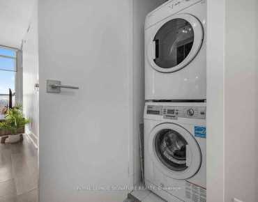 #1704-32 Davenport Rd Annex 1 beds 1 baths garage 688000.00