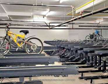 
            #Th515-95 McMahon Dr Bayview Village 3睡房2卫生间1车位, 出售价格950000.00加元                    