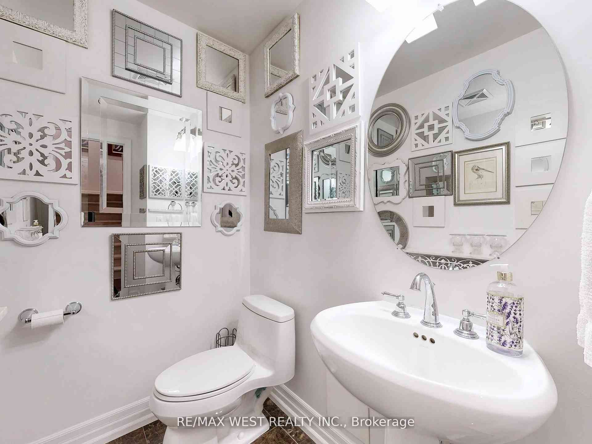 Toronto 共管镇屋