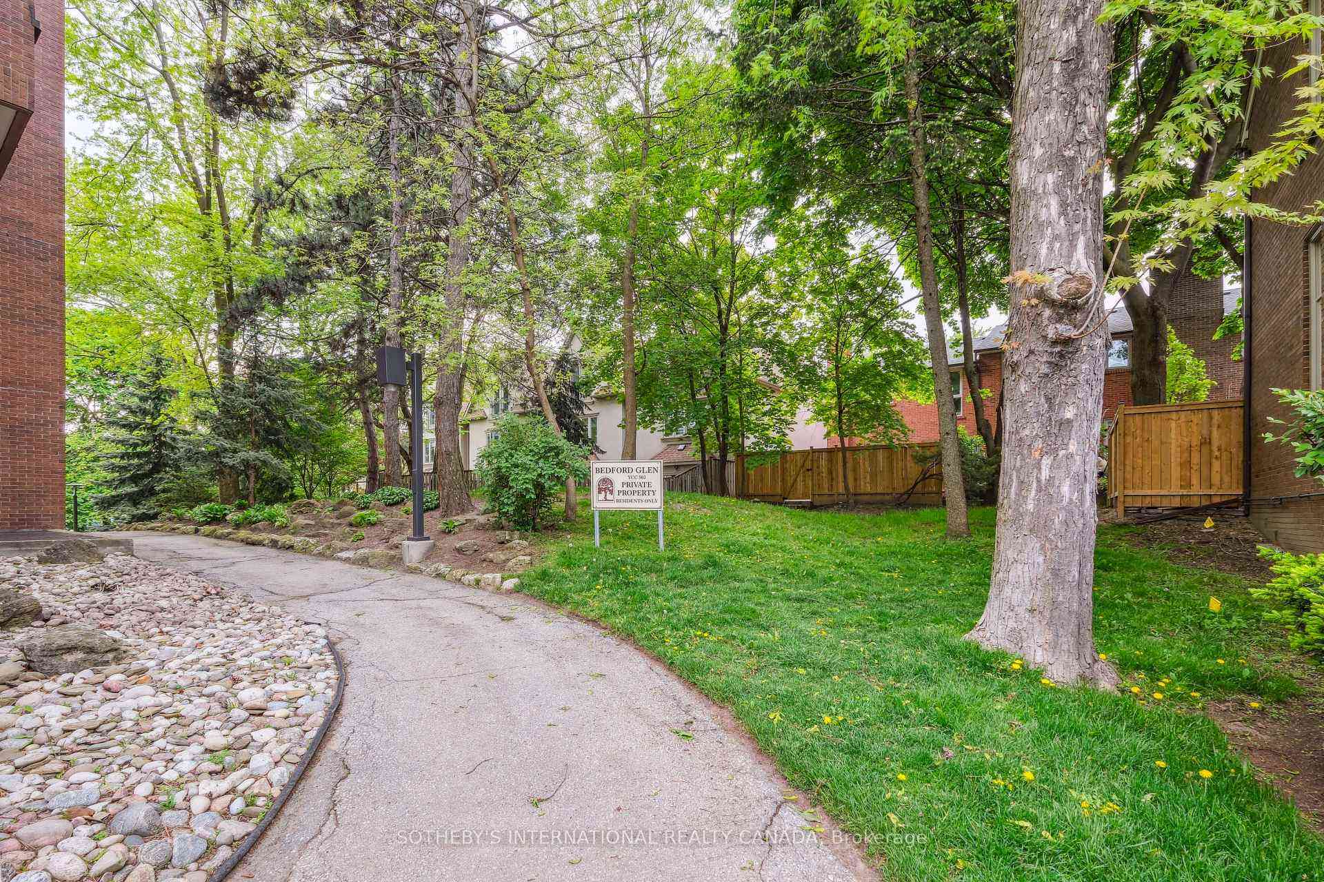 Toronto 共管镇屋